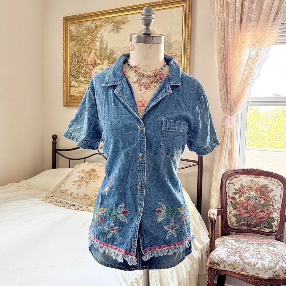 Y2K Studio Ease embroidered denim top size 10
